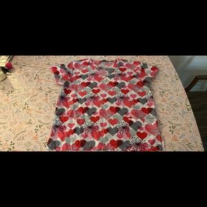 Like new! Hearts scrub top women’s size large